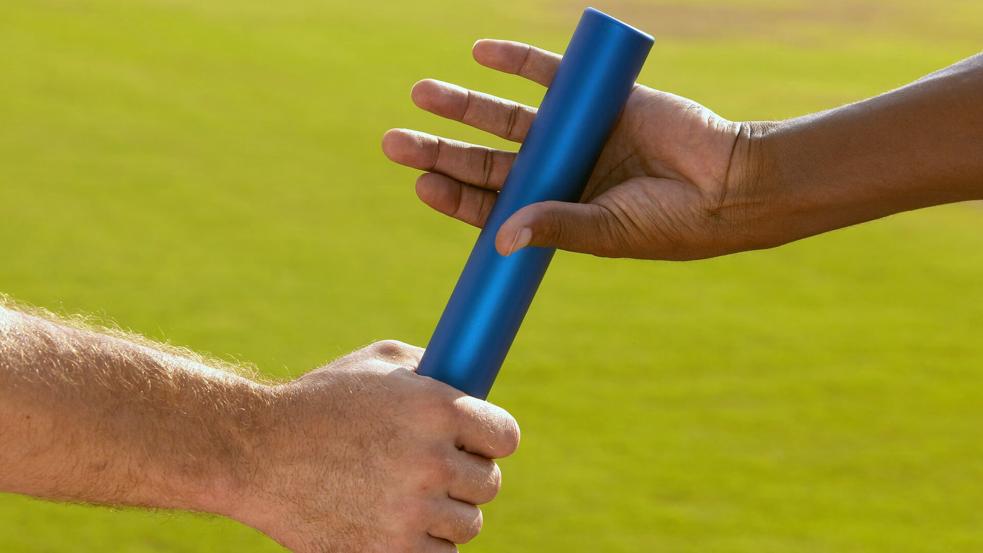 跨界传奇，当上海队险胜森林狼，米切尔在英超争冠接管比赛