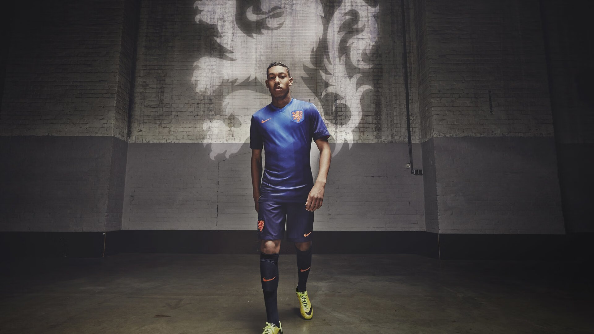 赛道上的逆袭，拉塞尔领衔雷诺力克迈凯伦